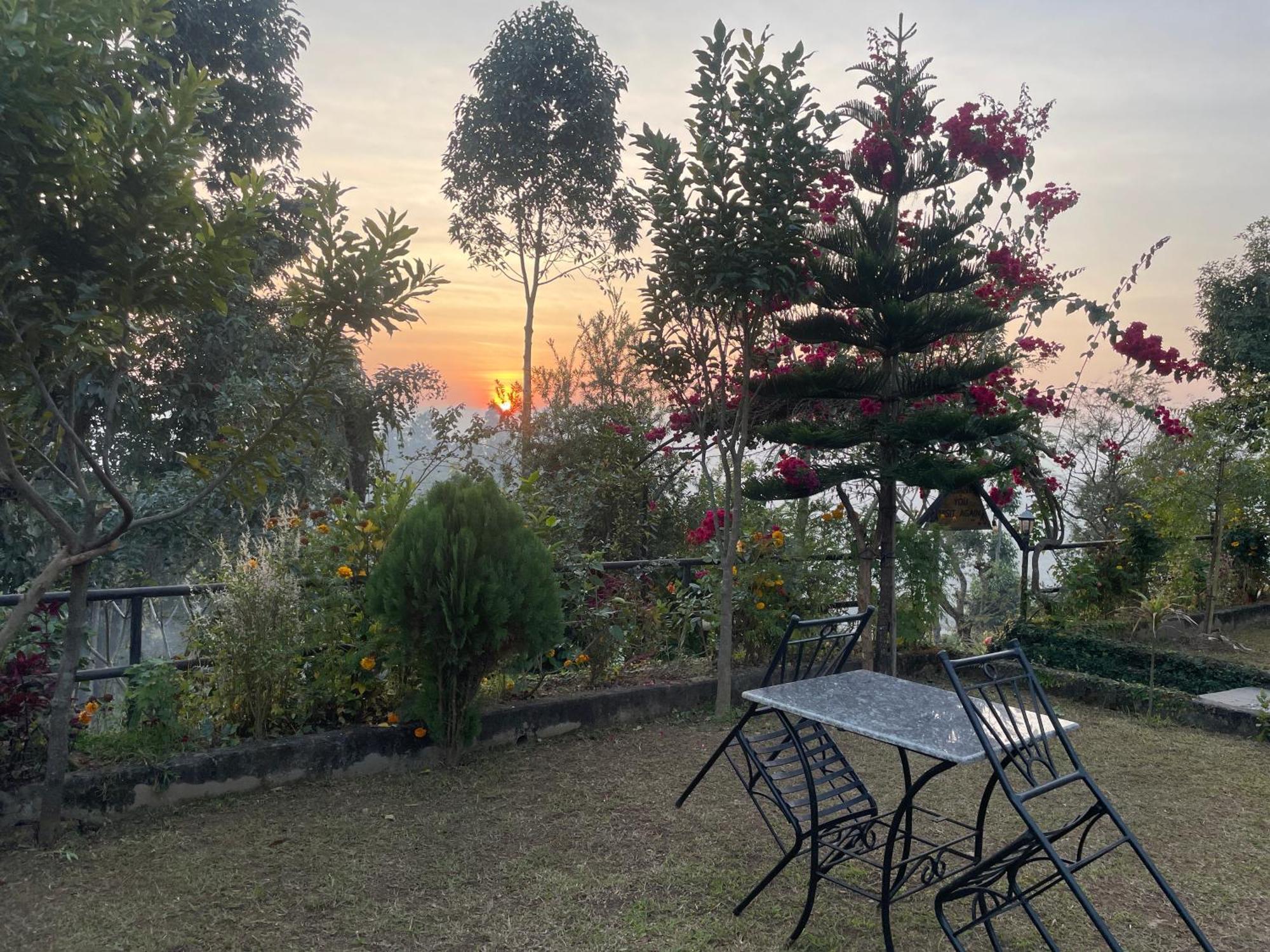 Himalaya Serene View Guest House & Farm Stay Deorāli Екстериор снимка
